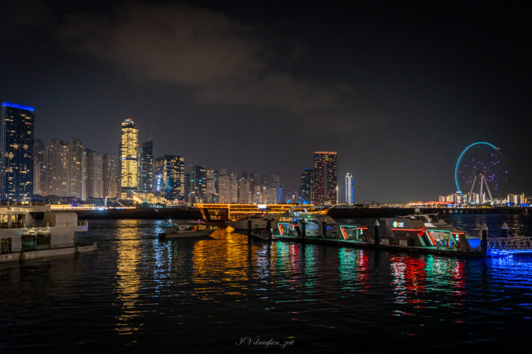 Dubai Marina ist ein Stadtteil ca. 25 km südwestlich vom Stadtzentrum
